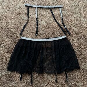 NEW Victoria’s Secret Lace Garter Belt size M/L